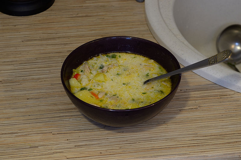 куриный суп из брокколи и цветной капусты