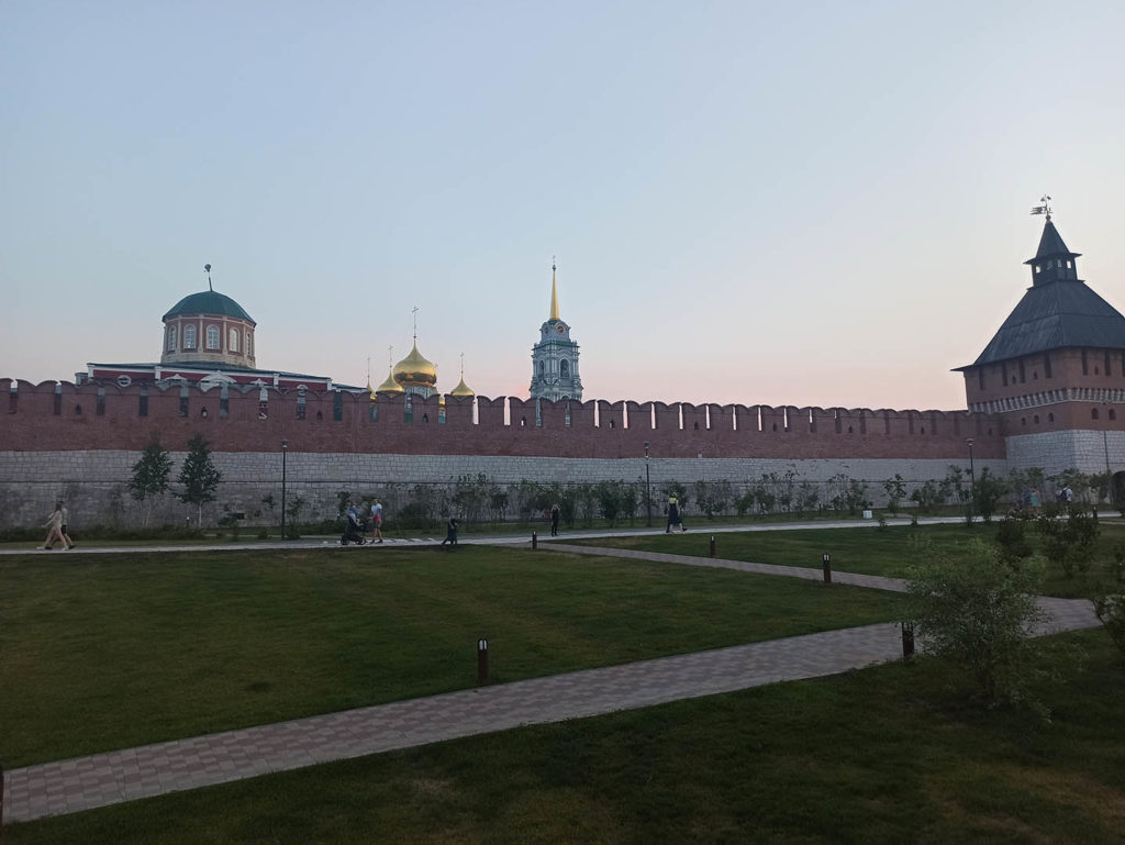 Набережная вдоль стен Тульского кремля