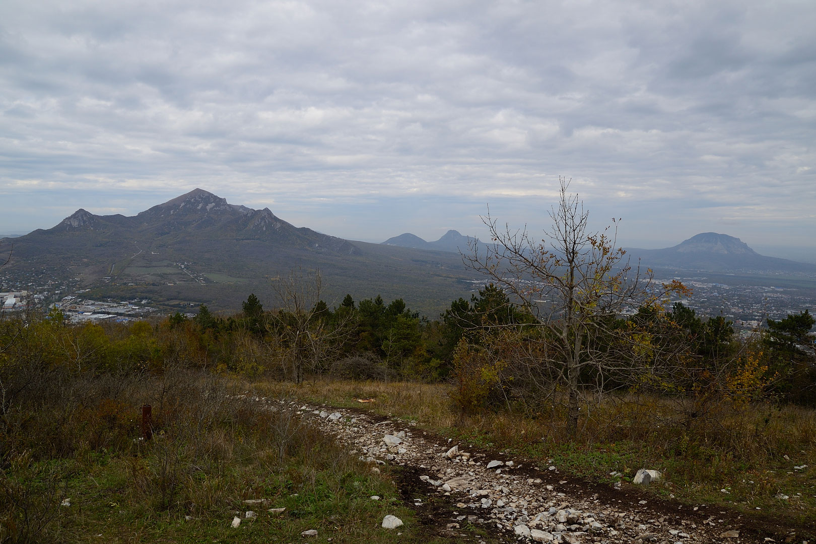 Вид с горы Машук на Бештау